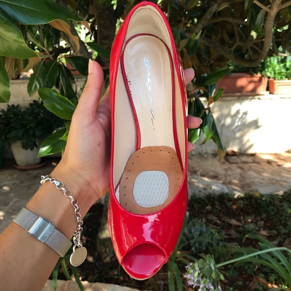 Red peep toe shoes hills! 👠 - Picture 6 of 8